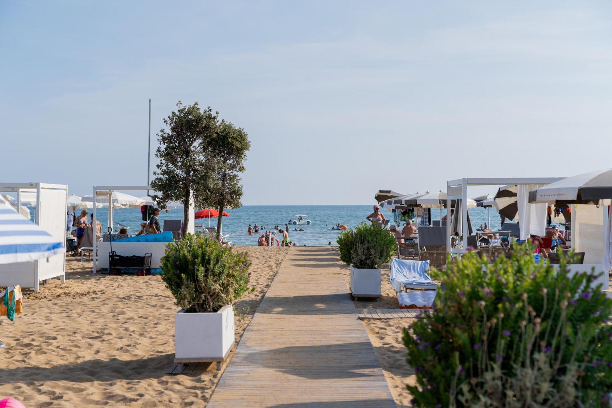 Residence Serenissima Bibione Bagian luar foto